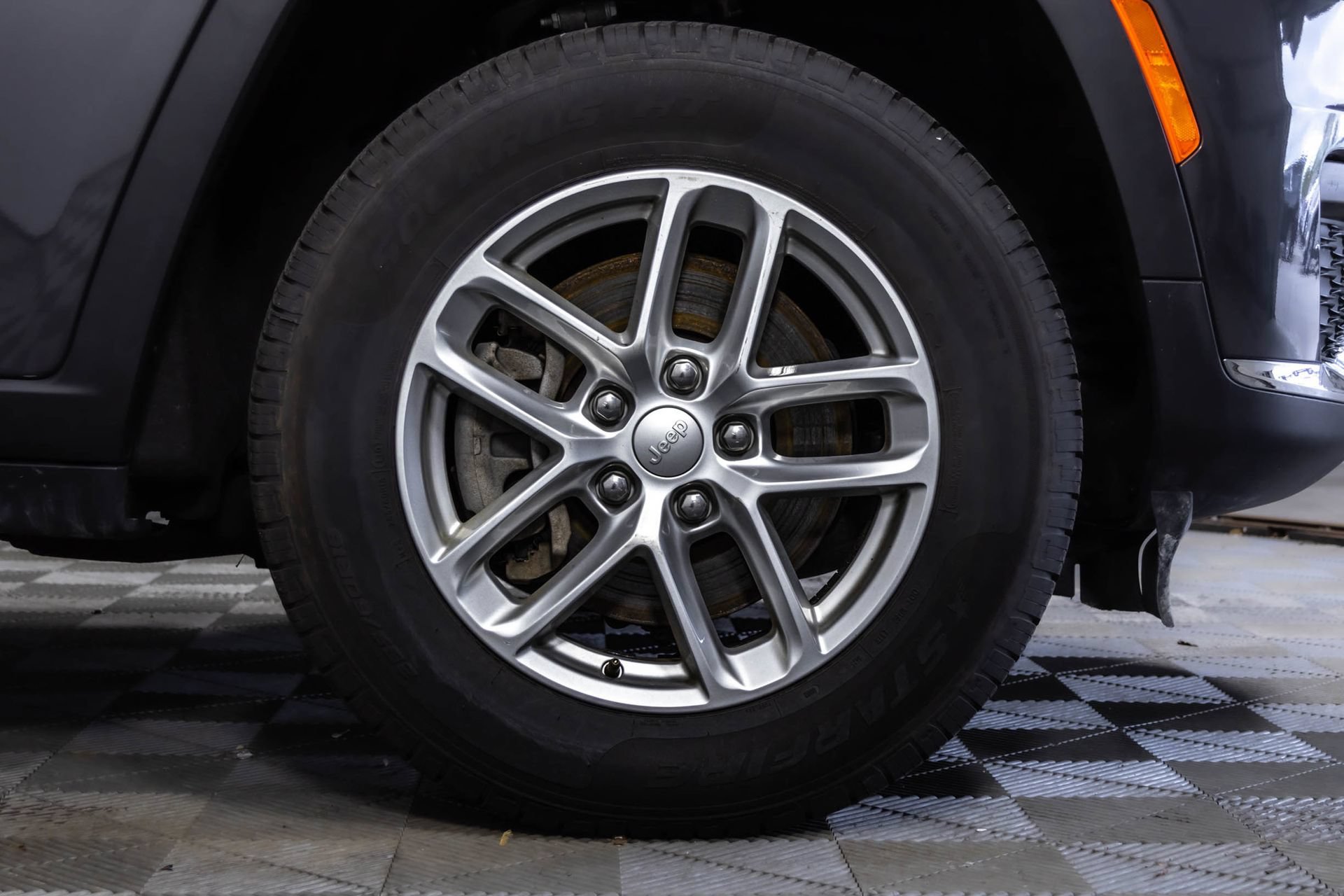 Used 2023 Jeep Grand Cherokee L Laredo AWD/4WD image 40