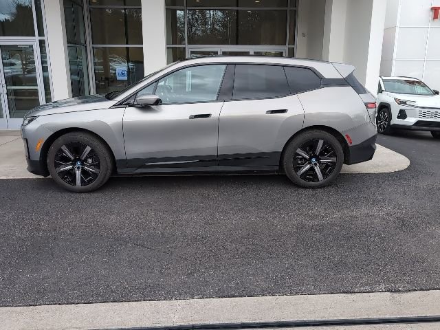 Used 2024 BMW iX xDrive50 w/ Premium Package image 6