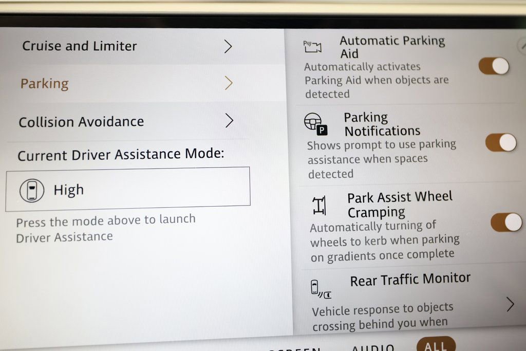 Used 2025 Land Rover Range Rover SE image 34