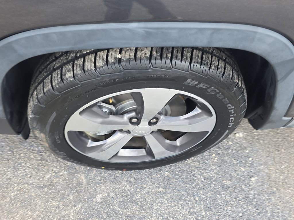 Used 2019 Jeep Cherokee Limited image 9