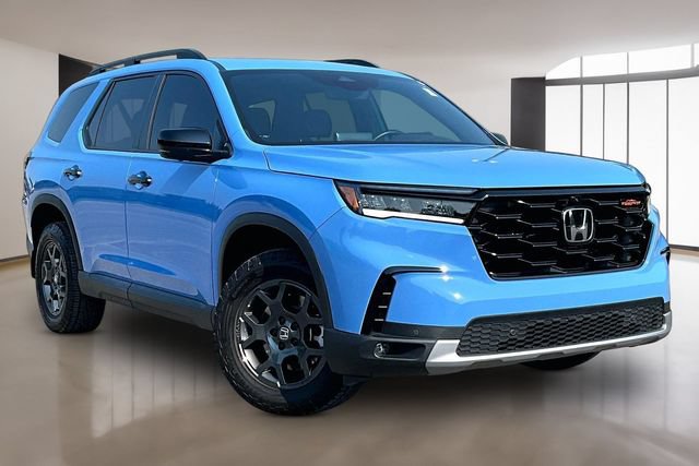 Used 2025 Honda Pilot TrailSport image 3