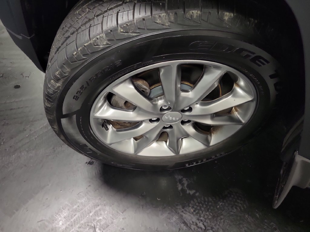 Used 2018 Jeep Cherokee Limited AWD/4WD image 14