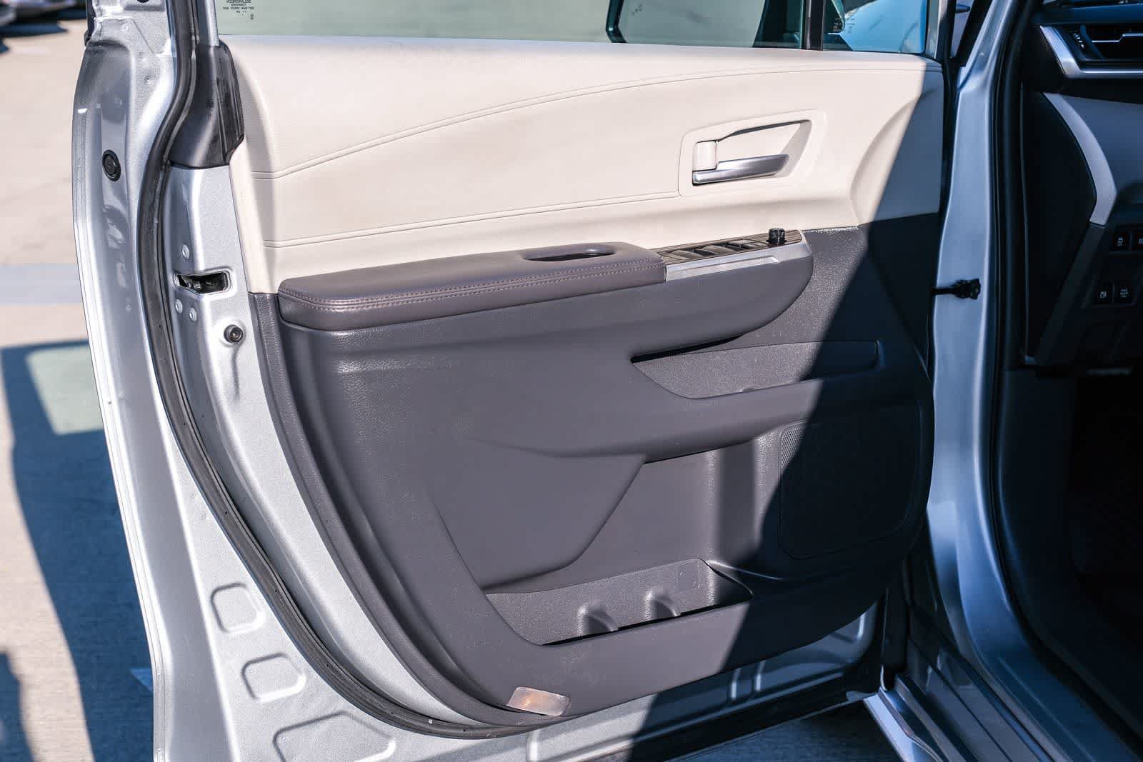 Certified 2024 Toyota Sienna XLE FWD image 26