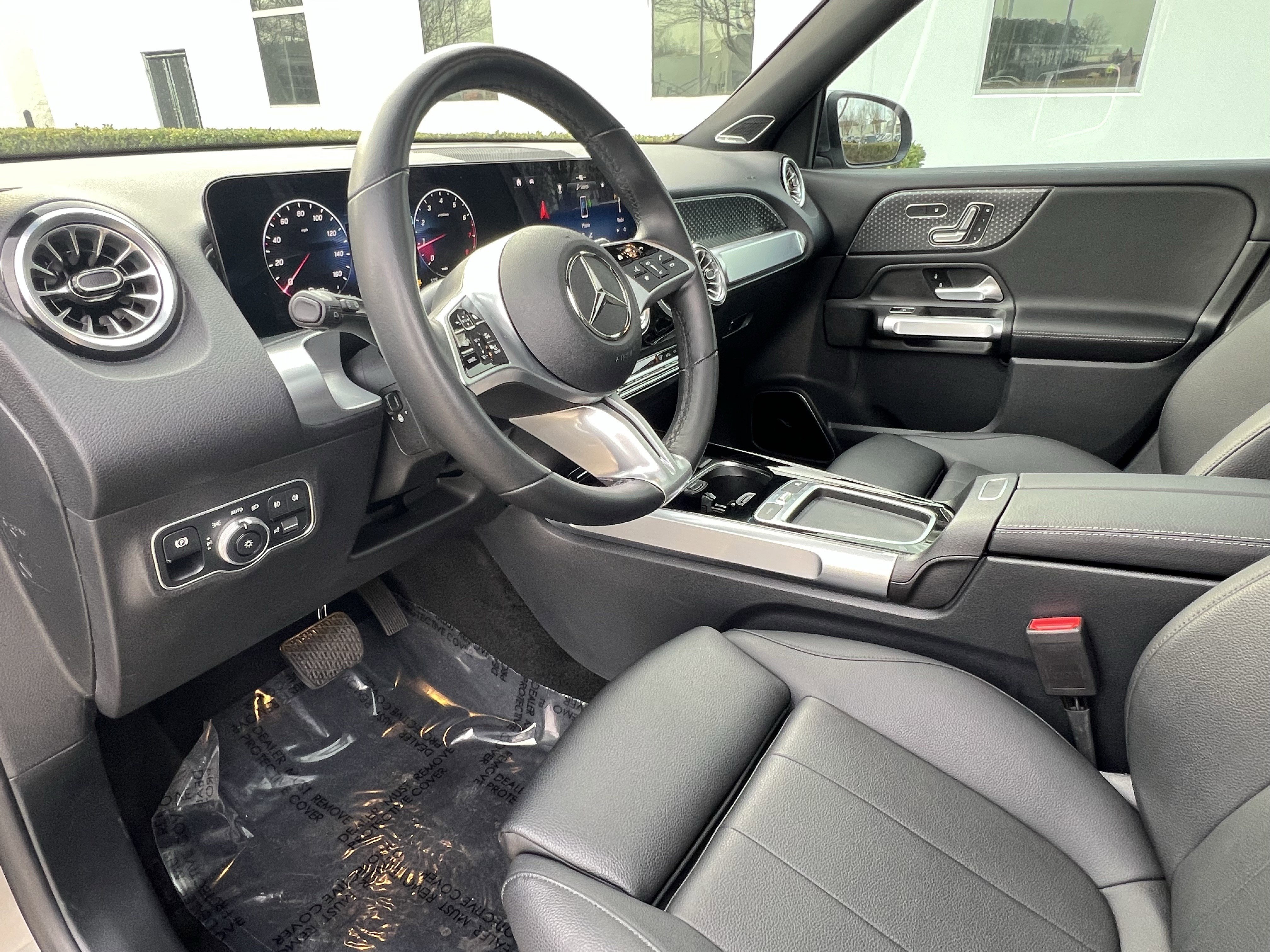 Used 2024 Mercedes-Benz GLB 250 4MATIC image 17