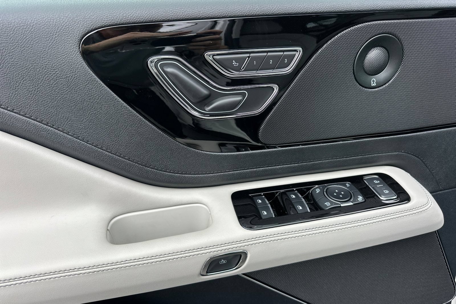 New 2026 Lincoln Aviator 2WD image 10