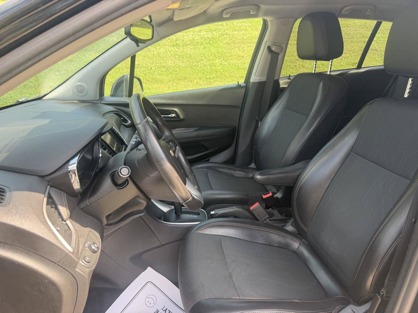 Used 2018 Chevrolet Trax LT w/ LT Convenience Package FWD image 13