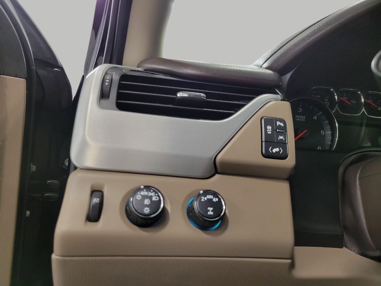 Used 2020 GMC Yukon SLT w/ Open Road Package image 10