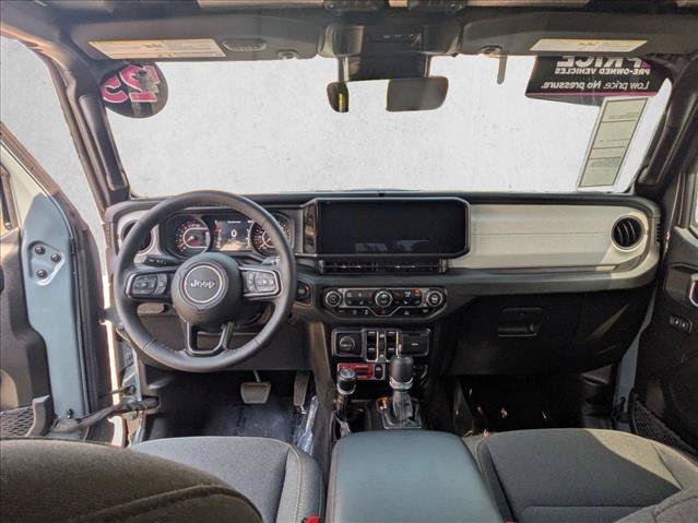Used 2025 Jeep Gladiator Sport AWD/4WD image 14