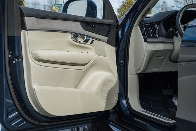 New 2026 Volvo XC90 B6 Ultra w/ Protection Package image 39