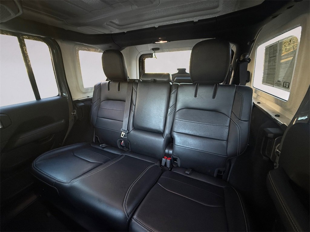 Used 2022 Jeep Wrangler Unlimited Sahara image 16