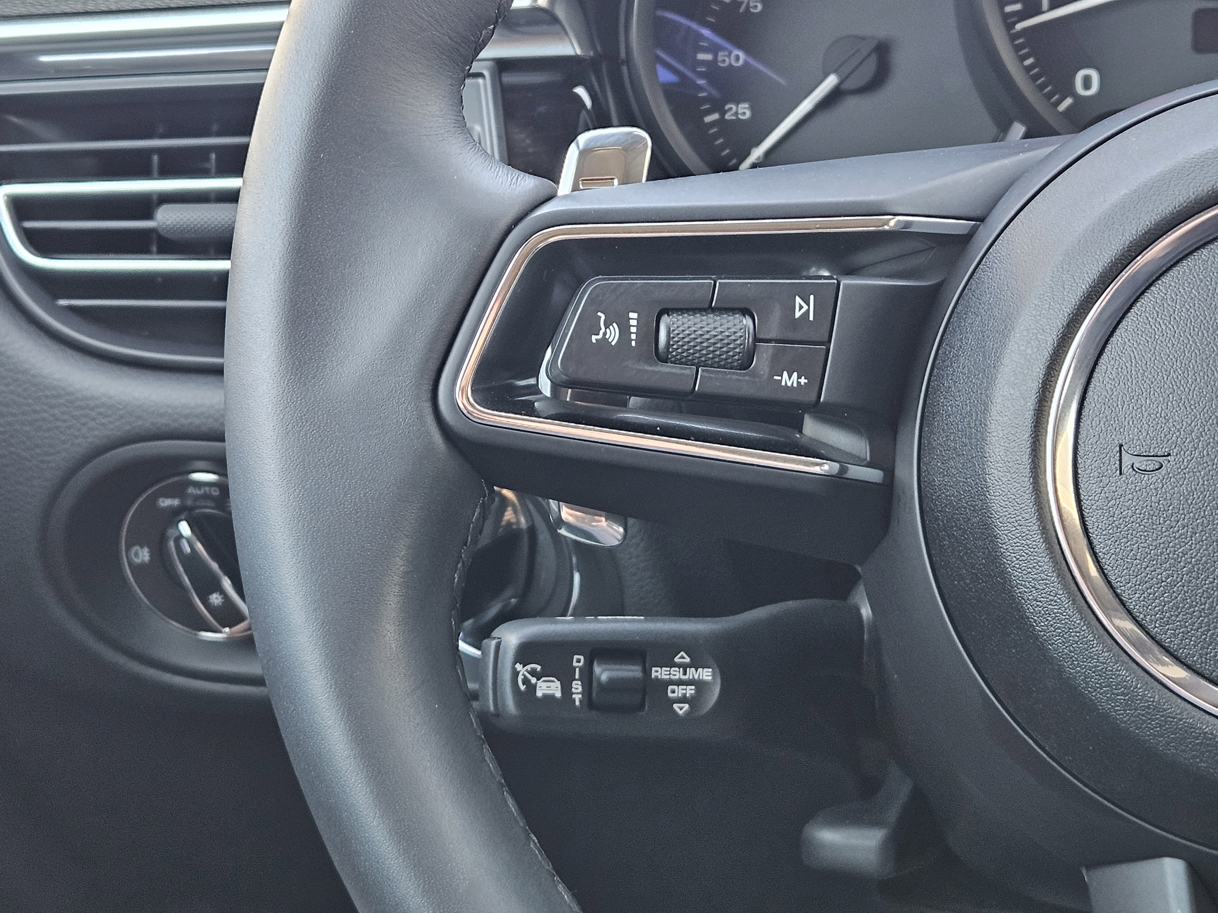 Certified 2025 Porsche Macan image 26