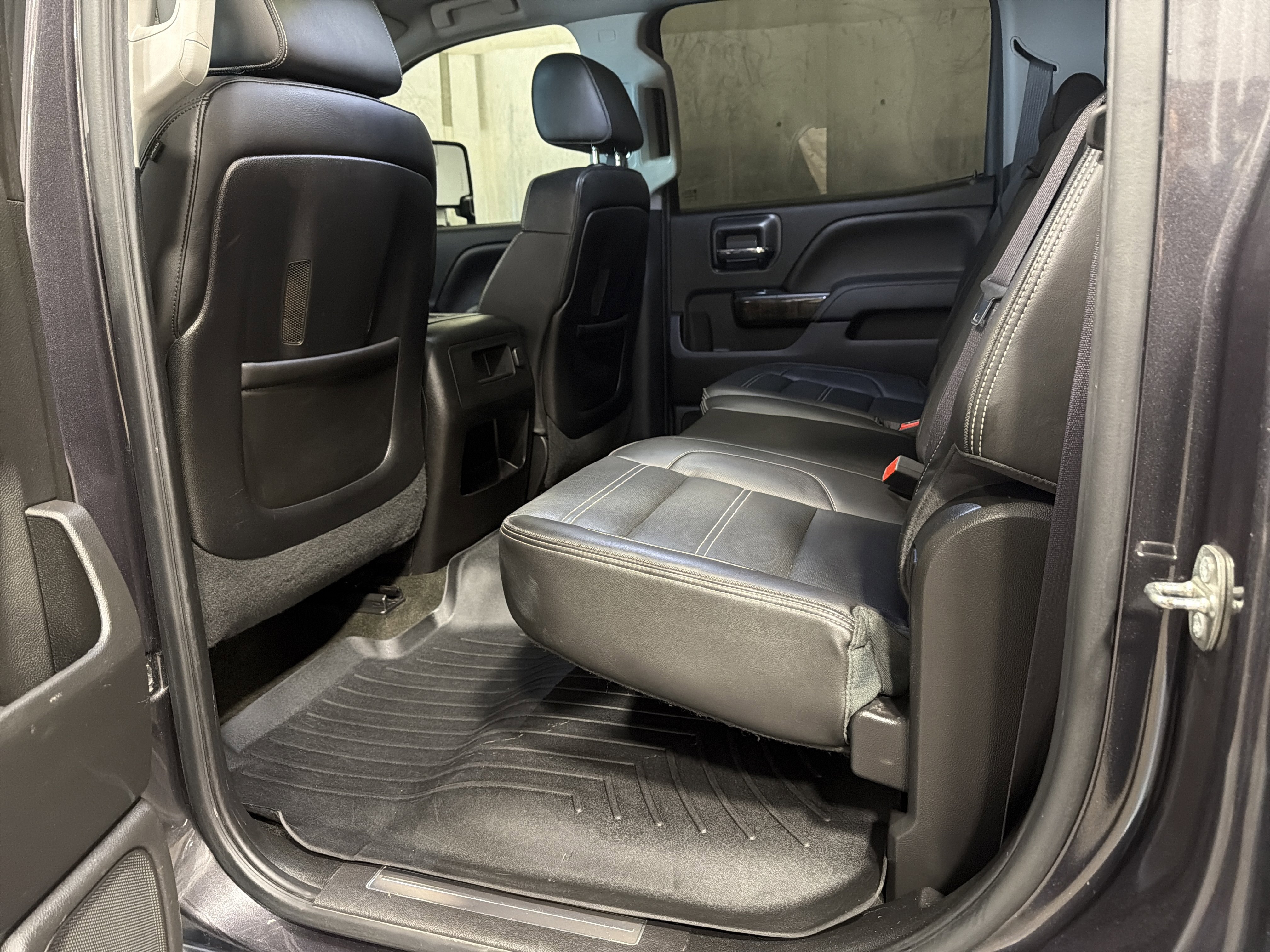 Used 2015 GMC Sierra 3500 Denali w/ Duramax Plus Package image 17