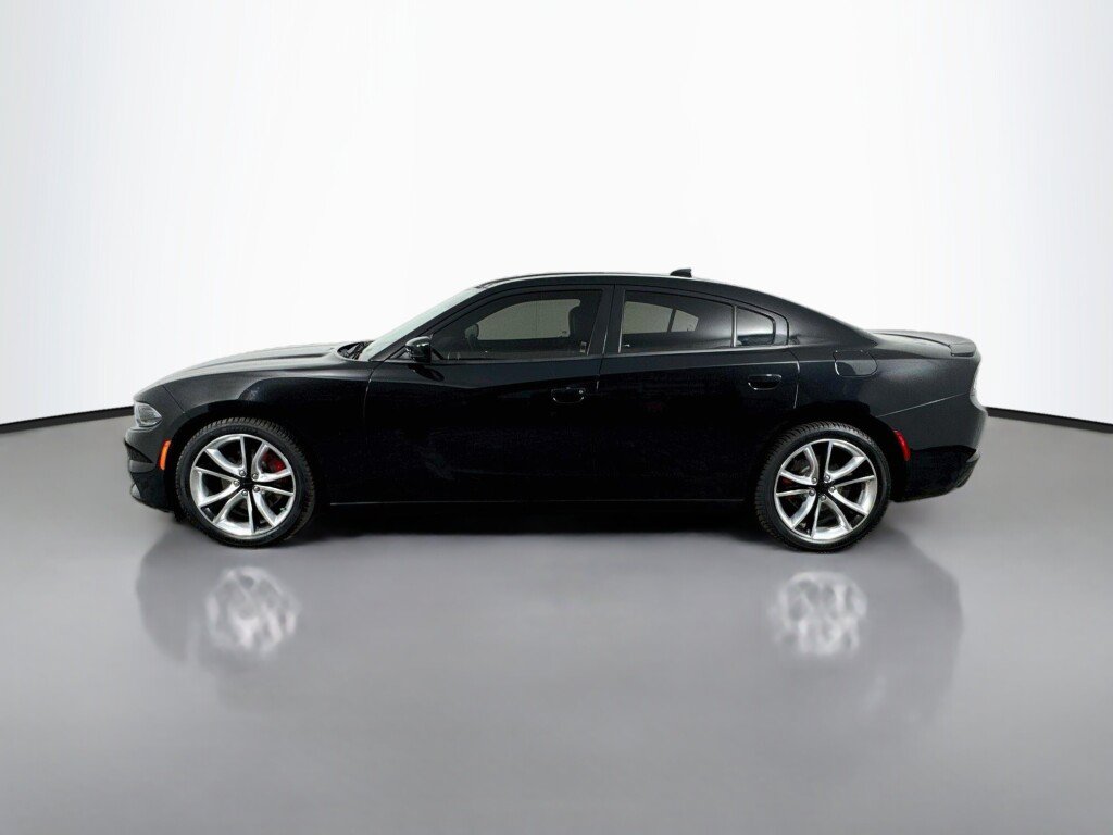 Used 2015 Dodge Charger R/T RWD image 2