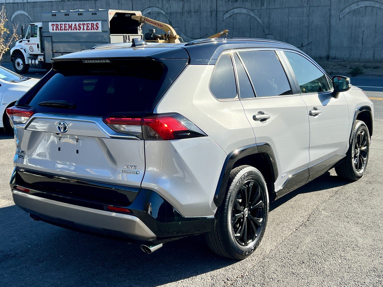 Used 2022 Toyota RAV4 XSE AWD/4WD image 6