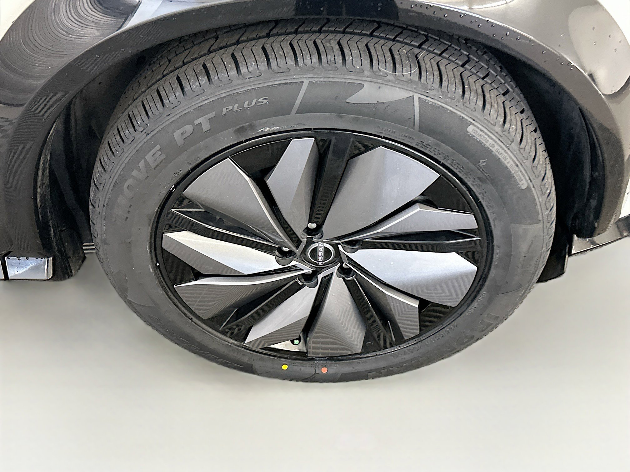 Used 2024 Nissan Ariya AWD image 11