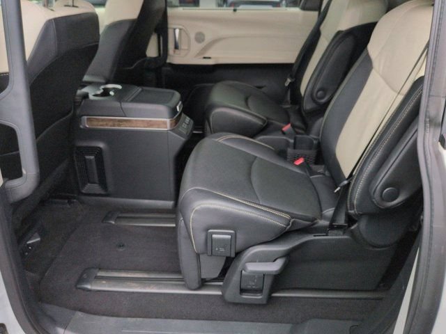 Certified 2025 Toyota Sienna Platinum AWD/4WD image 17