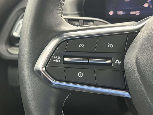 Used 2025 Chevrolet Traverse LT image 30