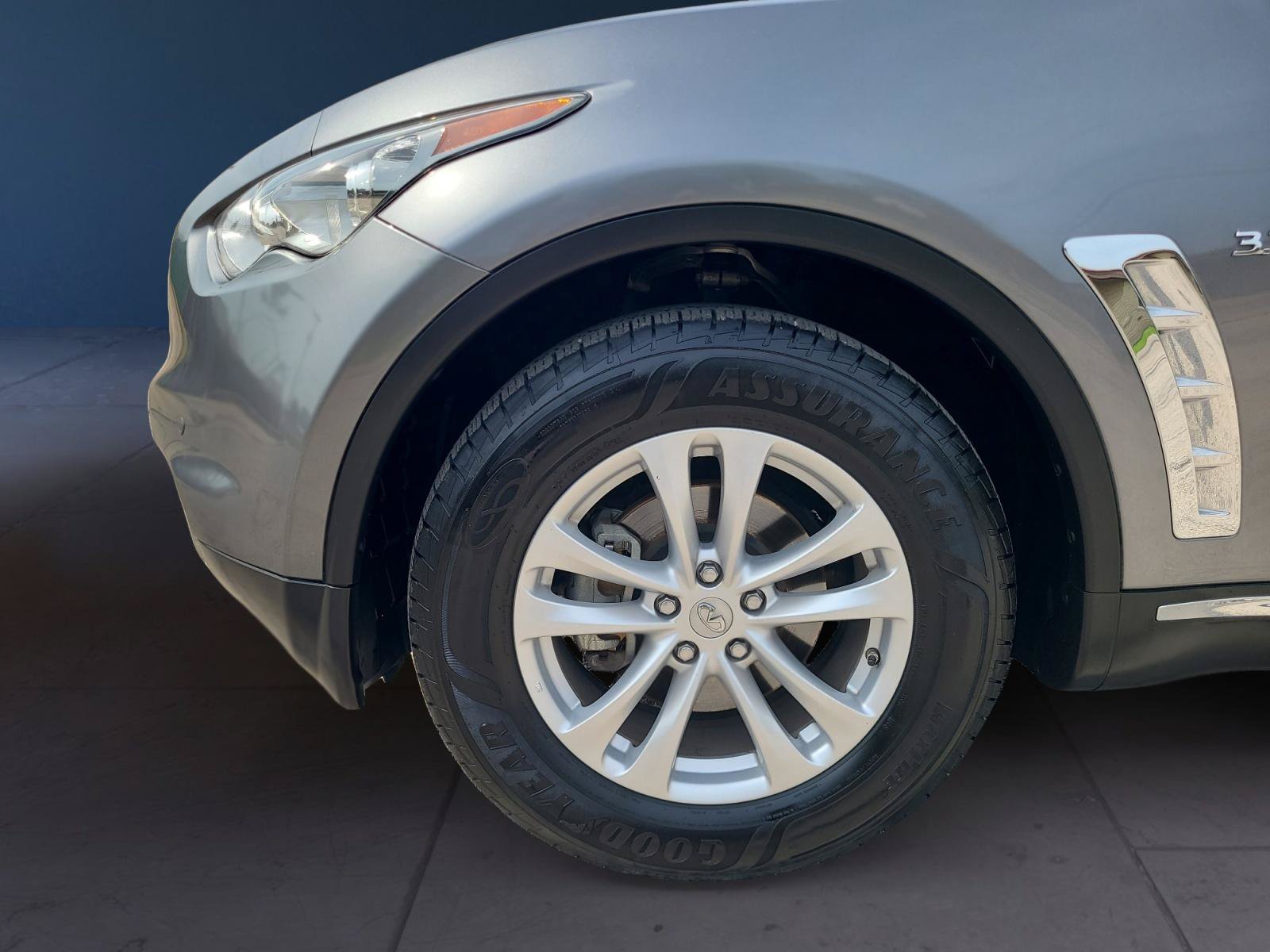 Used 2017 INFINITI QX70 AWD w/ Premium Package image 9