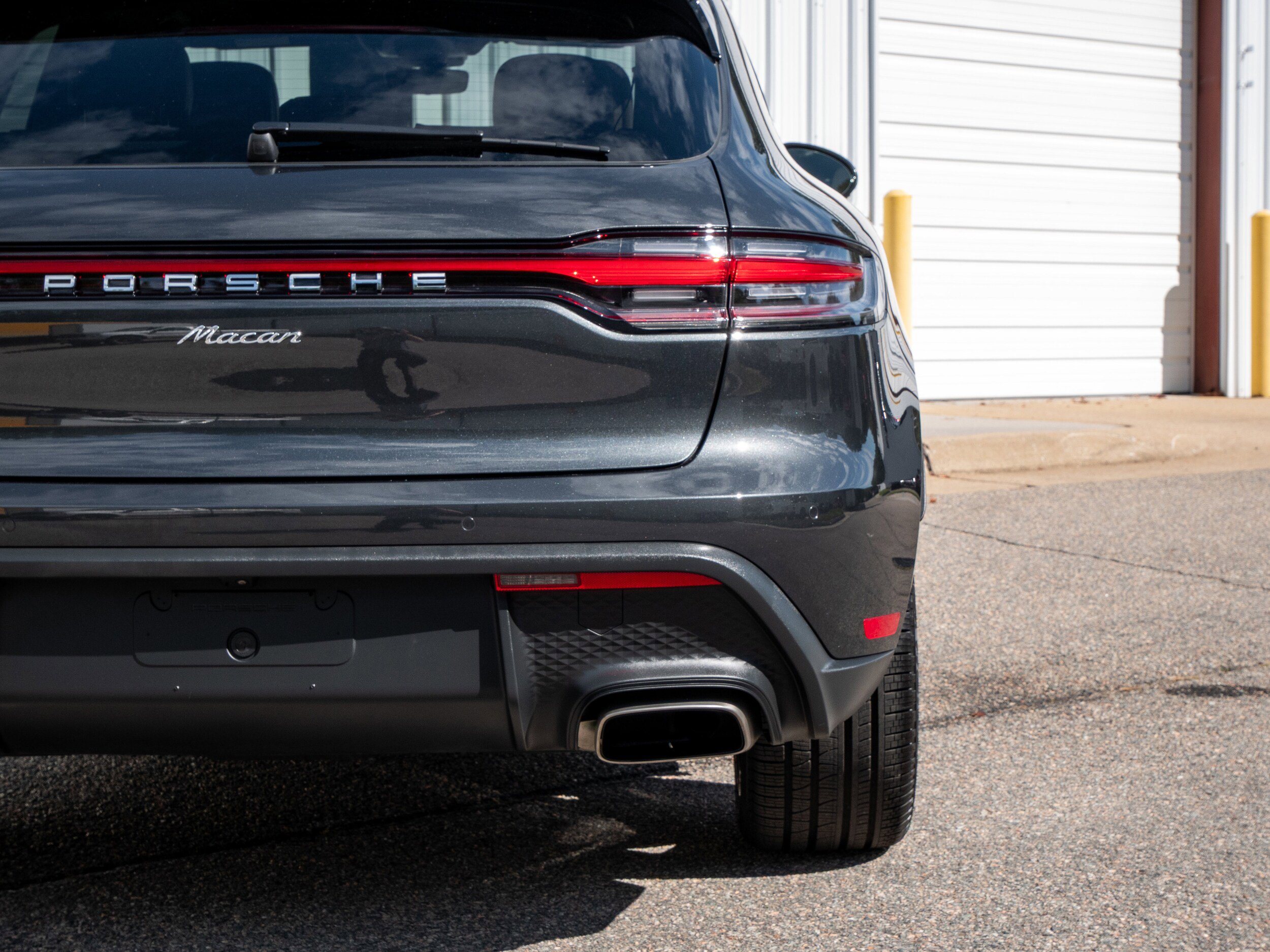Certified 2025 Porsche Macan AWD/4WD image 14