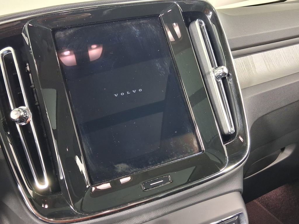 Used 2025 Volvo XC40 B5 Core AWD/4WD image 34