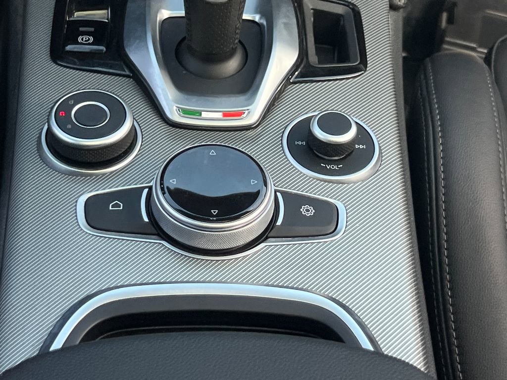 Used 2023 Alfa Romeo Stelvio Veloce image 24