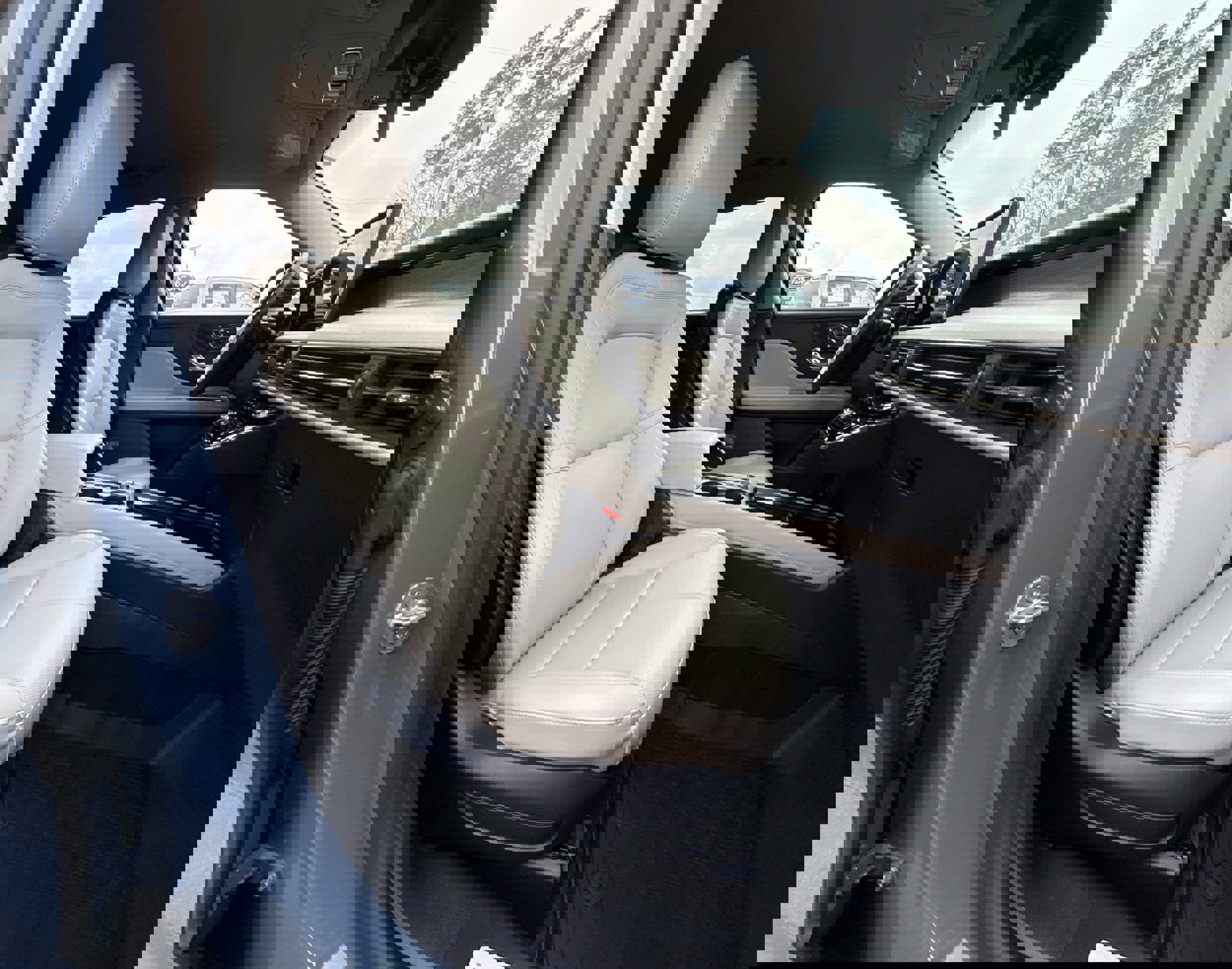 Used 2025 Lincoln Corsair FWD w/ Equipment Group 101A image 10