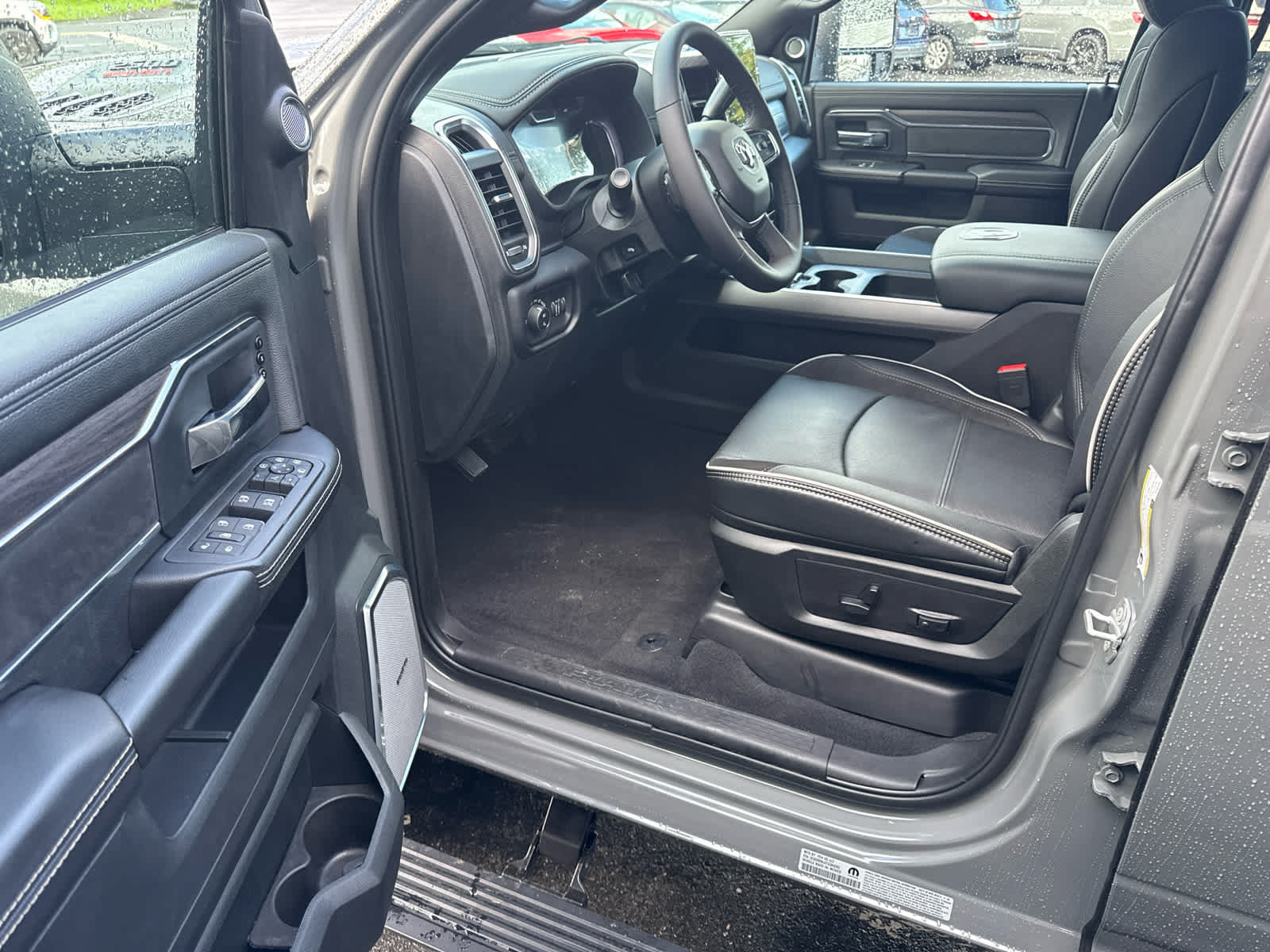 New 2026 RAM 2500 Laramie AWD/4WD image 12
