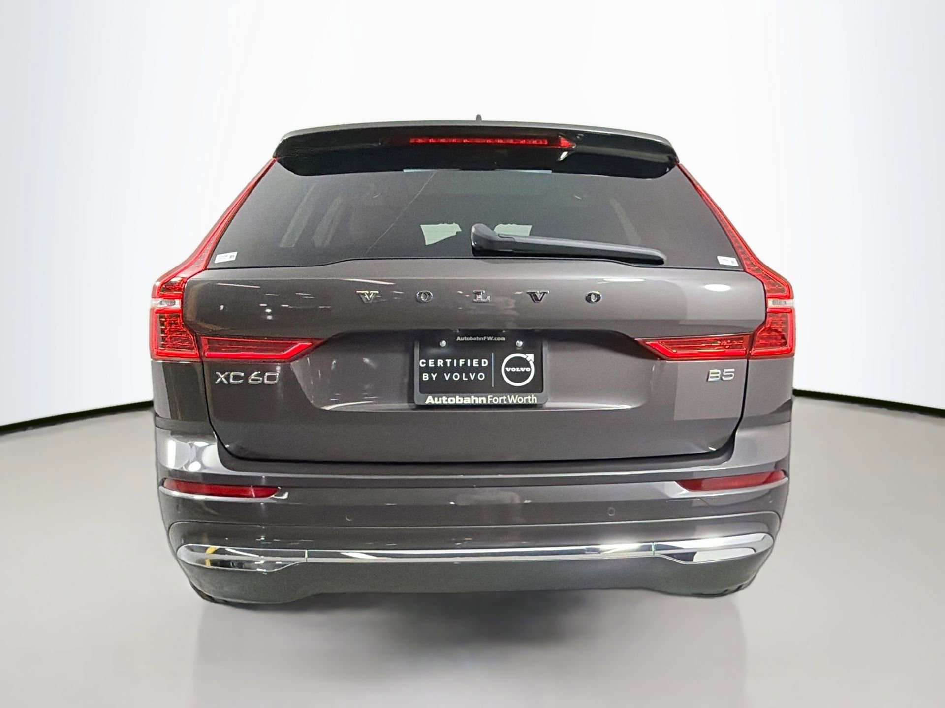 Certified 2023 Volvo XC60 B5 Ultimate w/ Protection Package FWD image 7