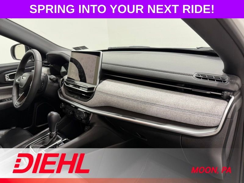 Used 2023 Jeep Compass Latitude image 15