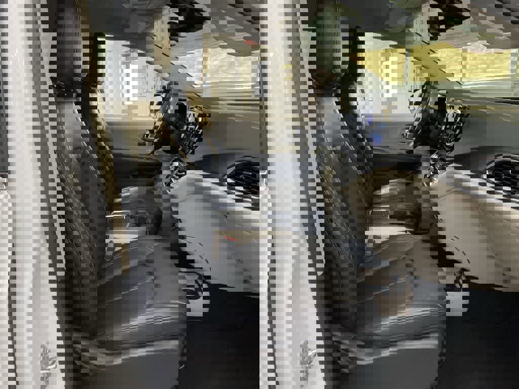 Used 2023 Chrysler Pacifica Touring-L image 17