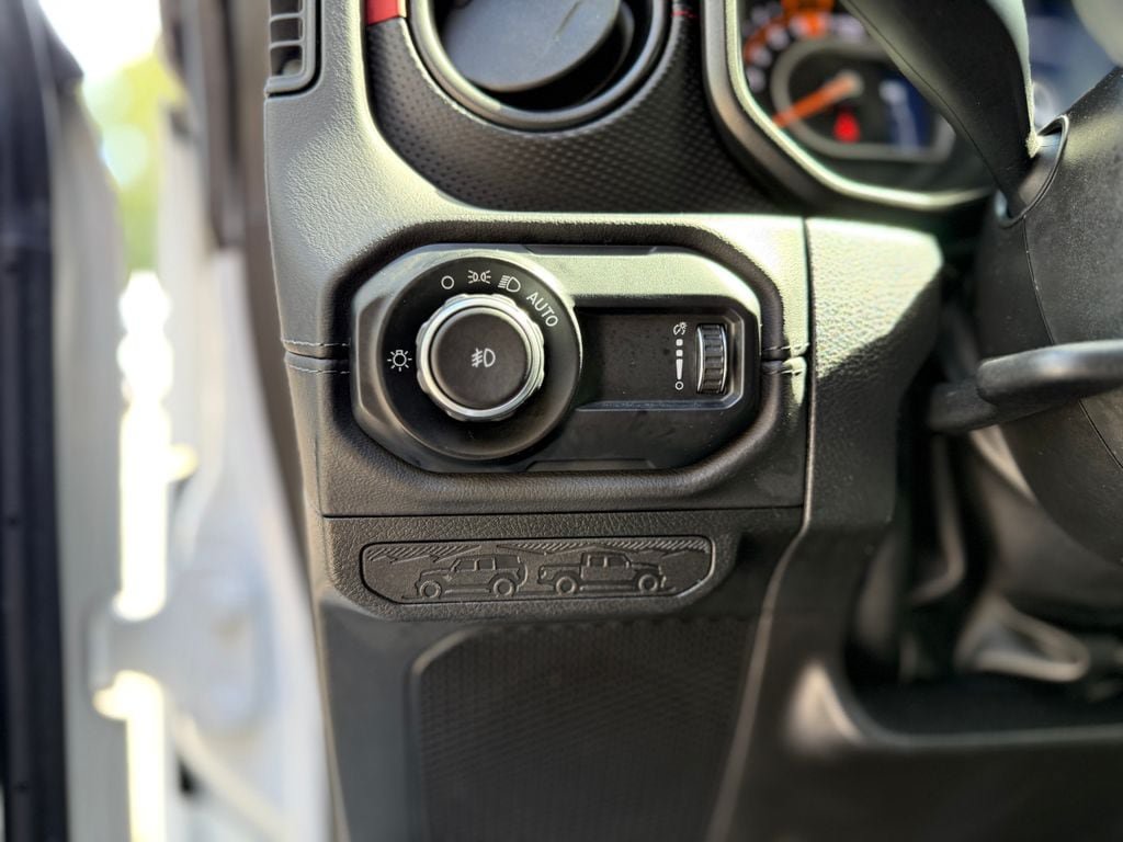 Used 2025 Jeep Wrangler Unlimited Rubicon w/ Safety Group AWD/4WD image 20