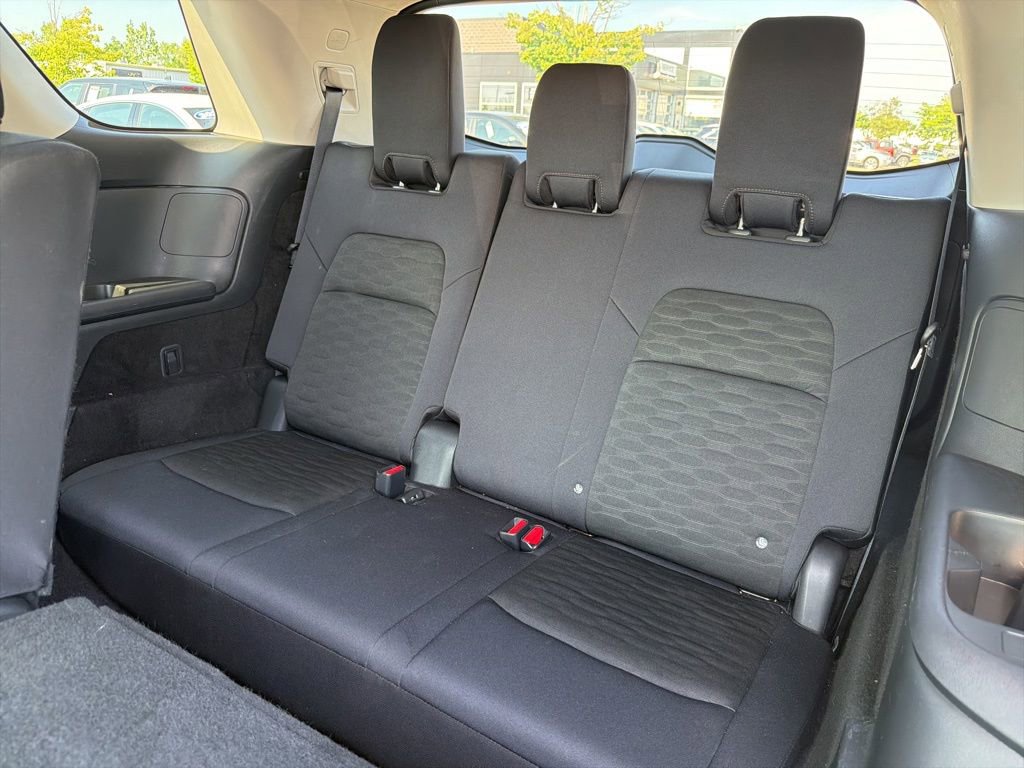 Used 2025 Nissan Pathfinder SV AWD/4WD image 9