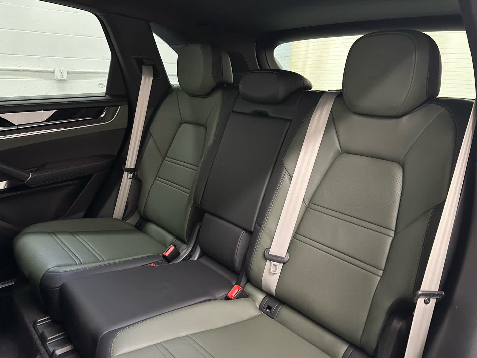 Used 2025 Porsche Cayenne S AWD/4WD image 16