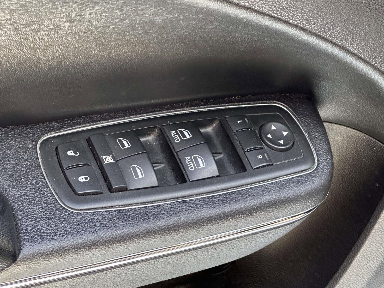 Used 2011 Dodge Charger SE RWD image 10