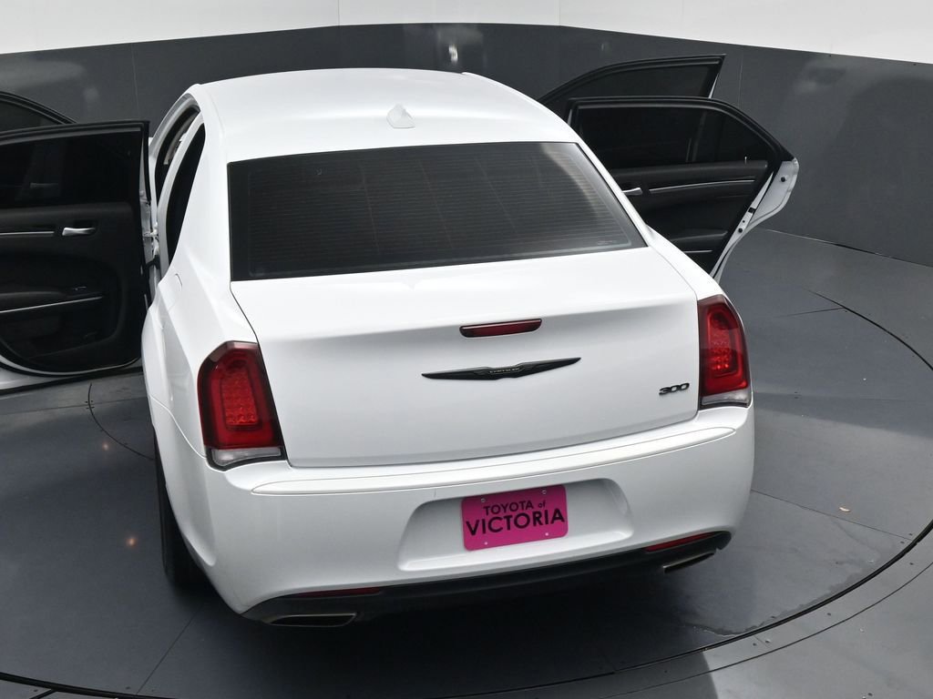 Used 2023 Chrysler 300 Touring w/ Sport Appearance Package image 21