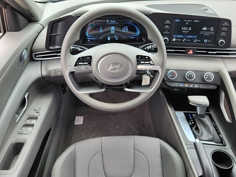 Used 2026 Hyundai Elantra SE w/ Cargo Package FWD image 7