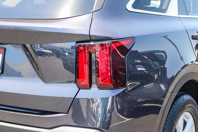 Certified 2025 Kia Sorento LX FWD image 9