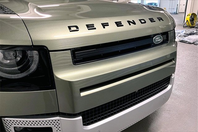 Used 2025 Land Rover Defender 110 S image 31