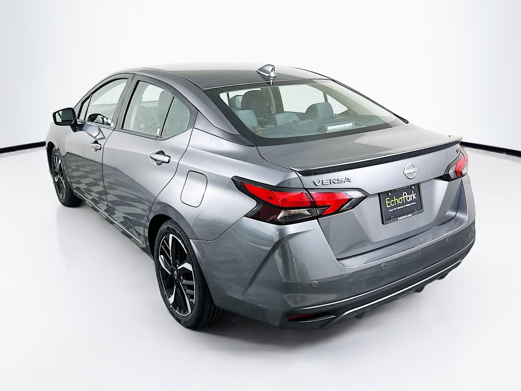 Used 2024 Nissan Versa SR image 5