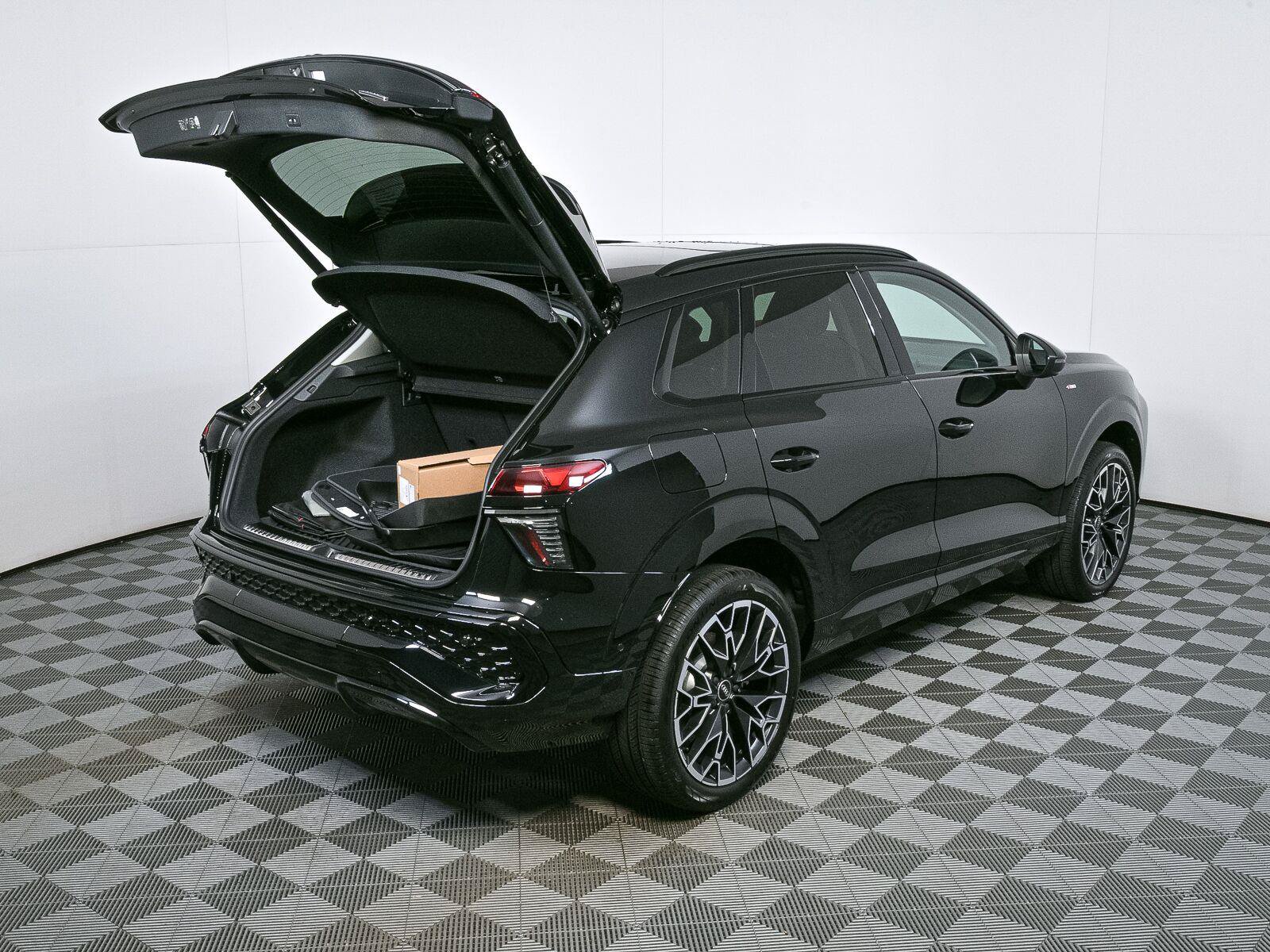 New 2026 Audi Q3 quattro 2.0T AWD/4WD image 28