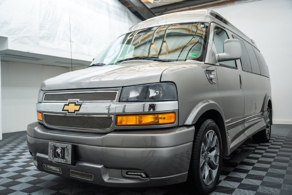 Used 2025 Chevrolet Express 2500 w/ Driver Convenience Package RWD image 3