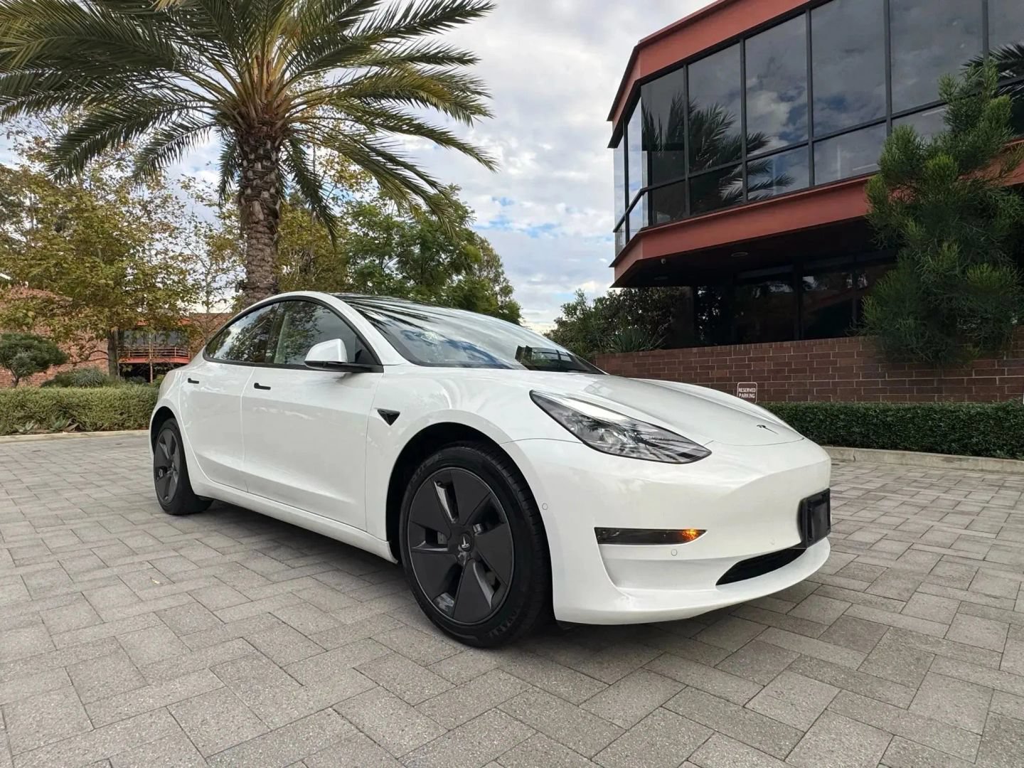 Used 2023 Tesla Model 3 Standard Range RWD image 2
