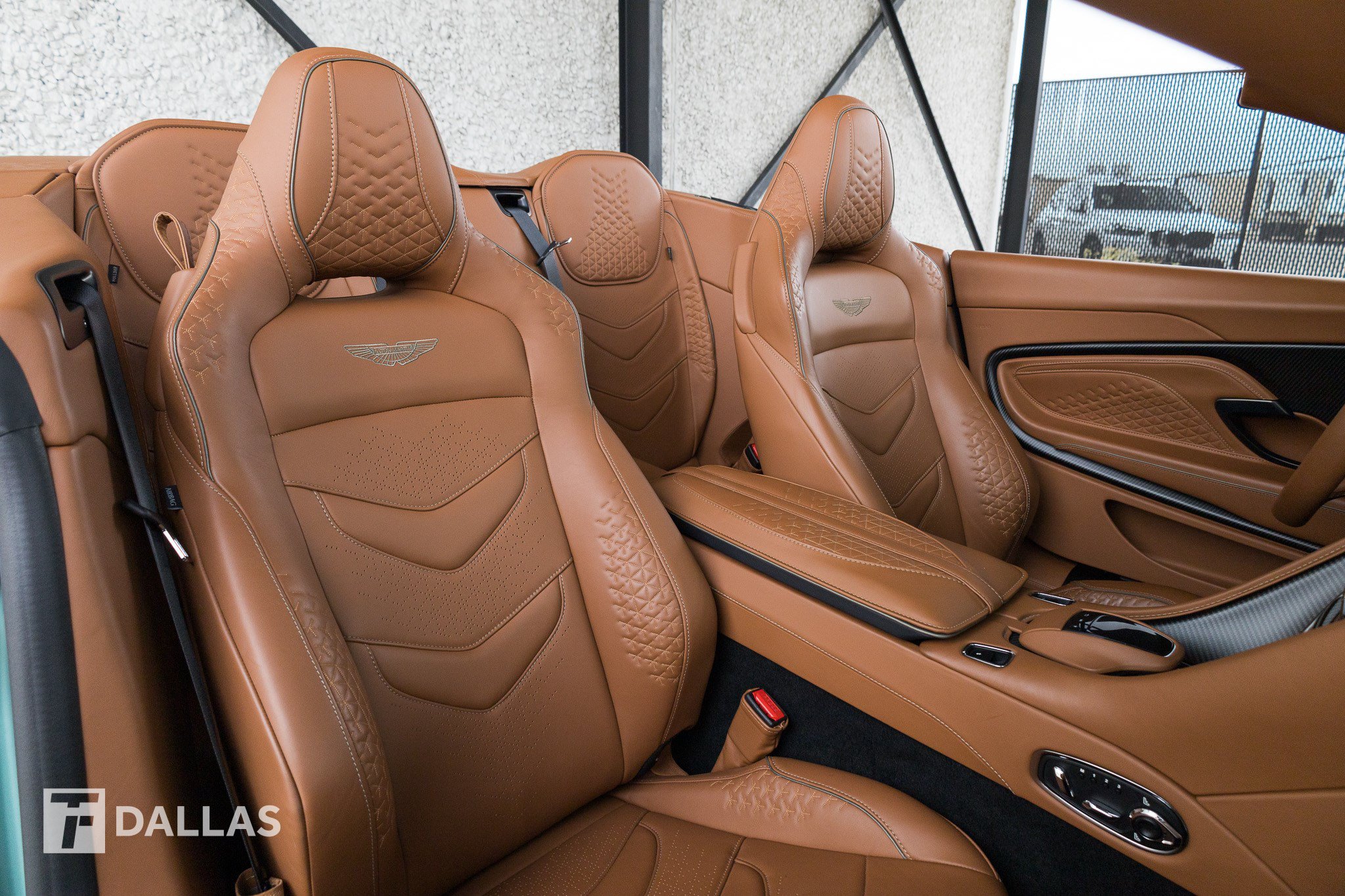 Used 2023 Aston Martin DBS Superleggera Volante RWD image 39