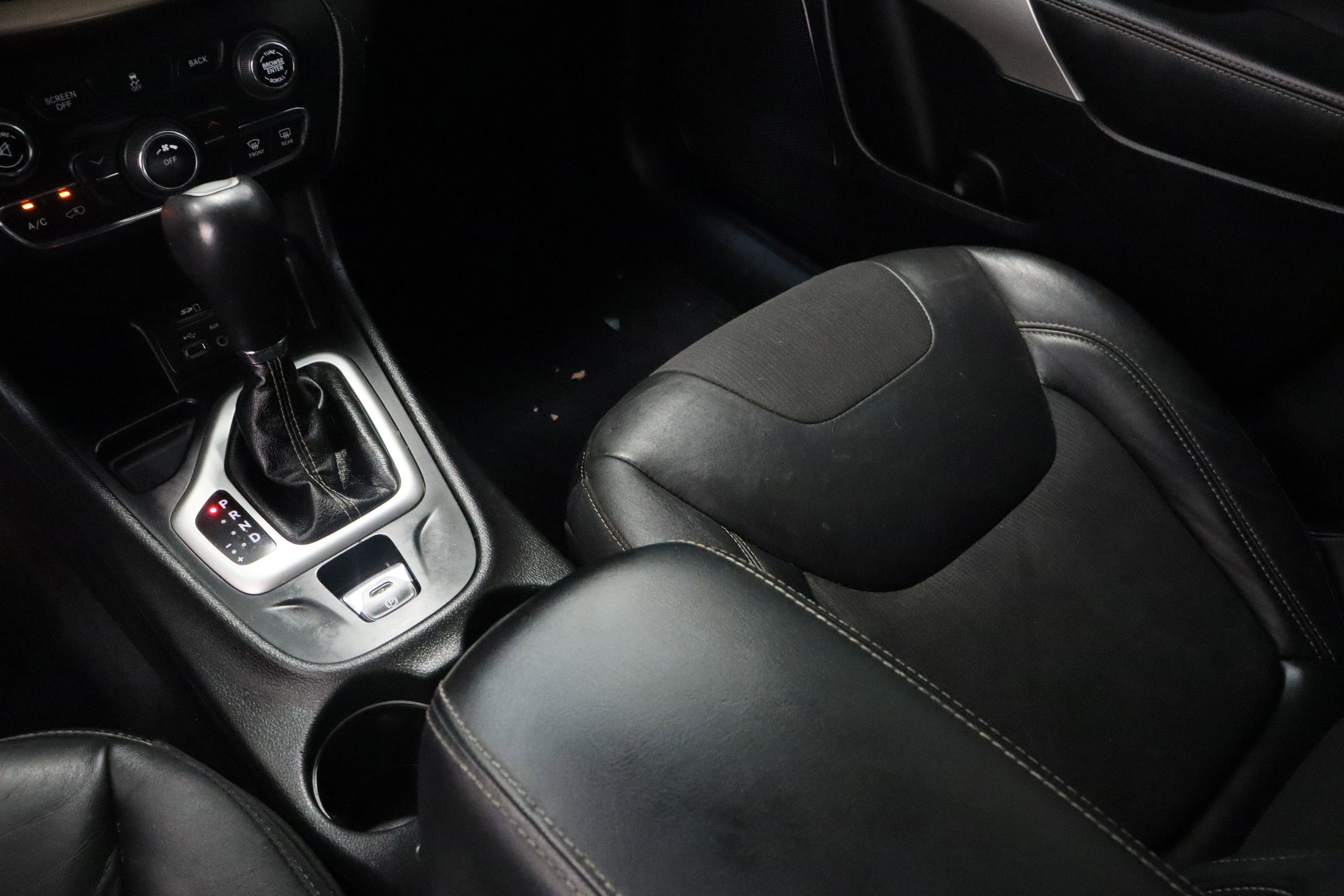 Used 2018 Jeep Cherokee Latitude Plus image 17