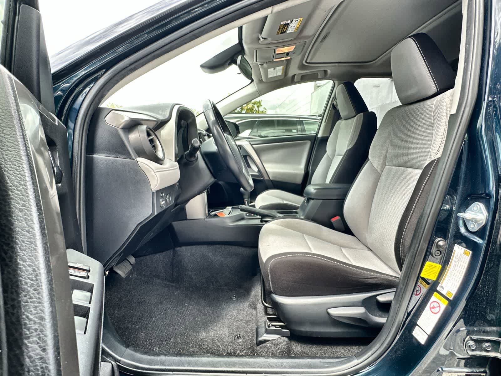 Used 2018 Toyota RAV4 XLE FWD image 2
