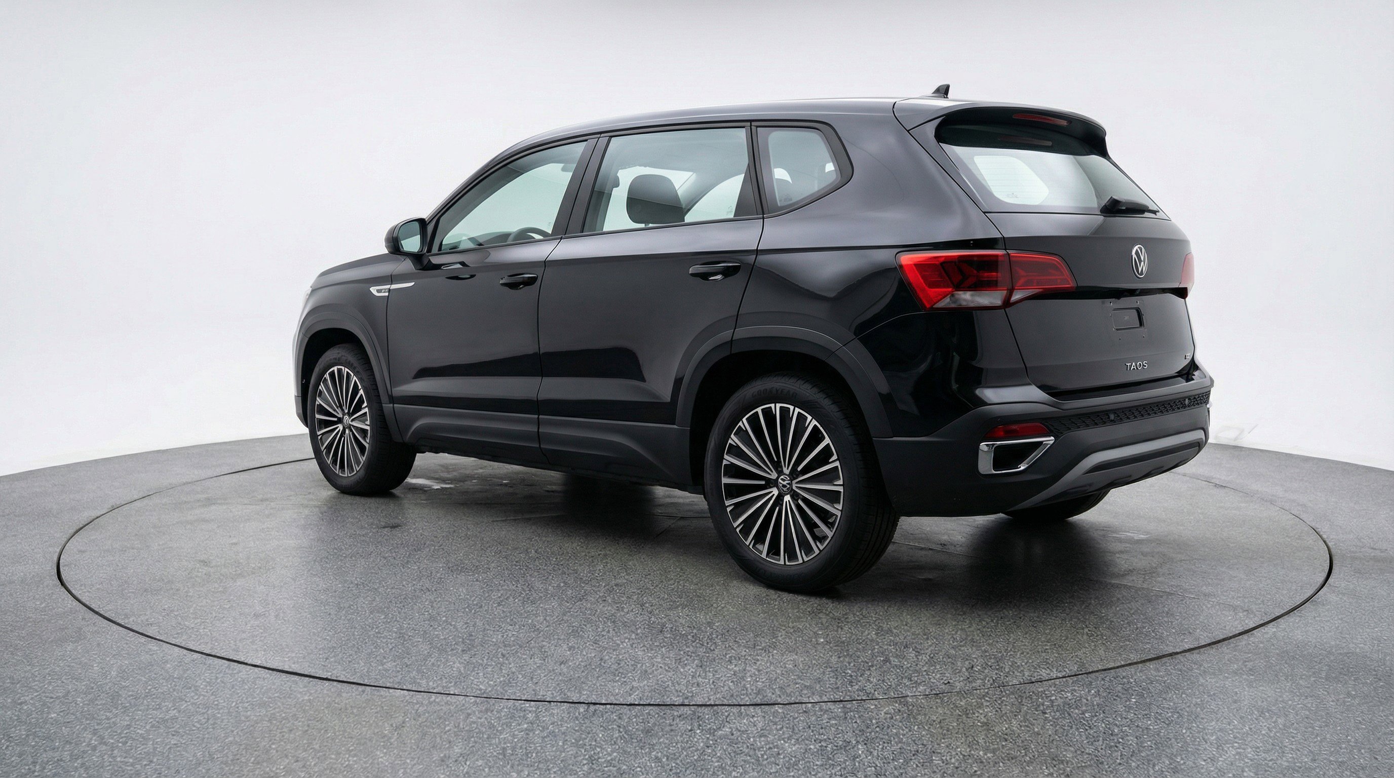 Used 2025 Volkswagen Taos SE FWD image 6