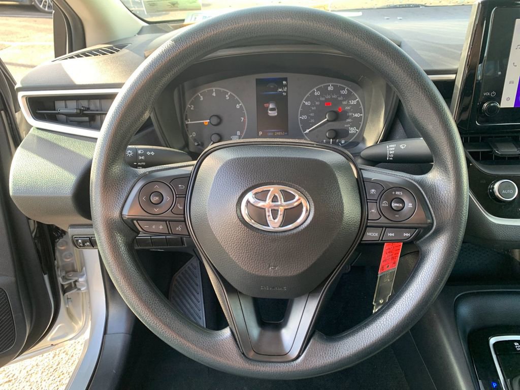 Used 2025 Toyota Corolla LE image 25
