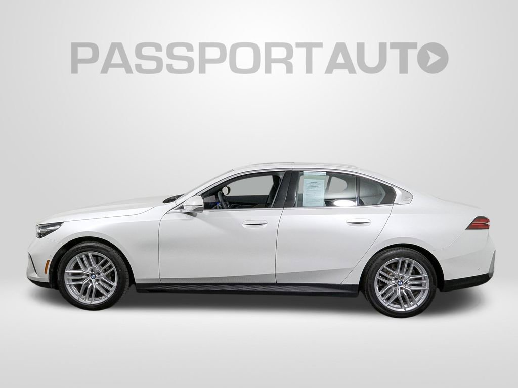 Used 2025 BMW 530i xDrive AWD/4WD image 2