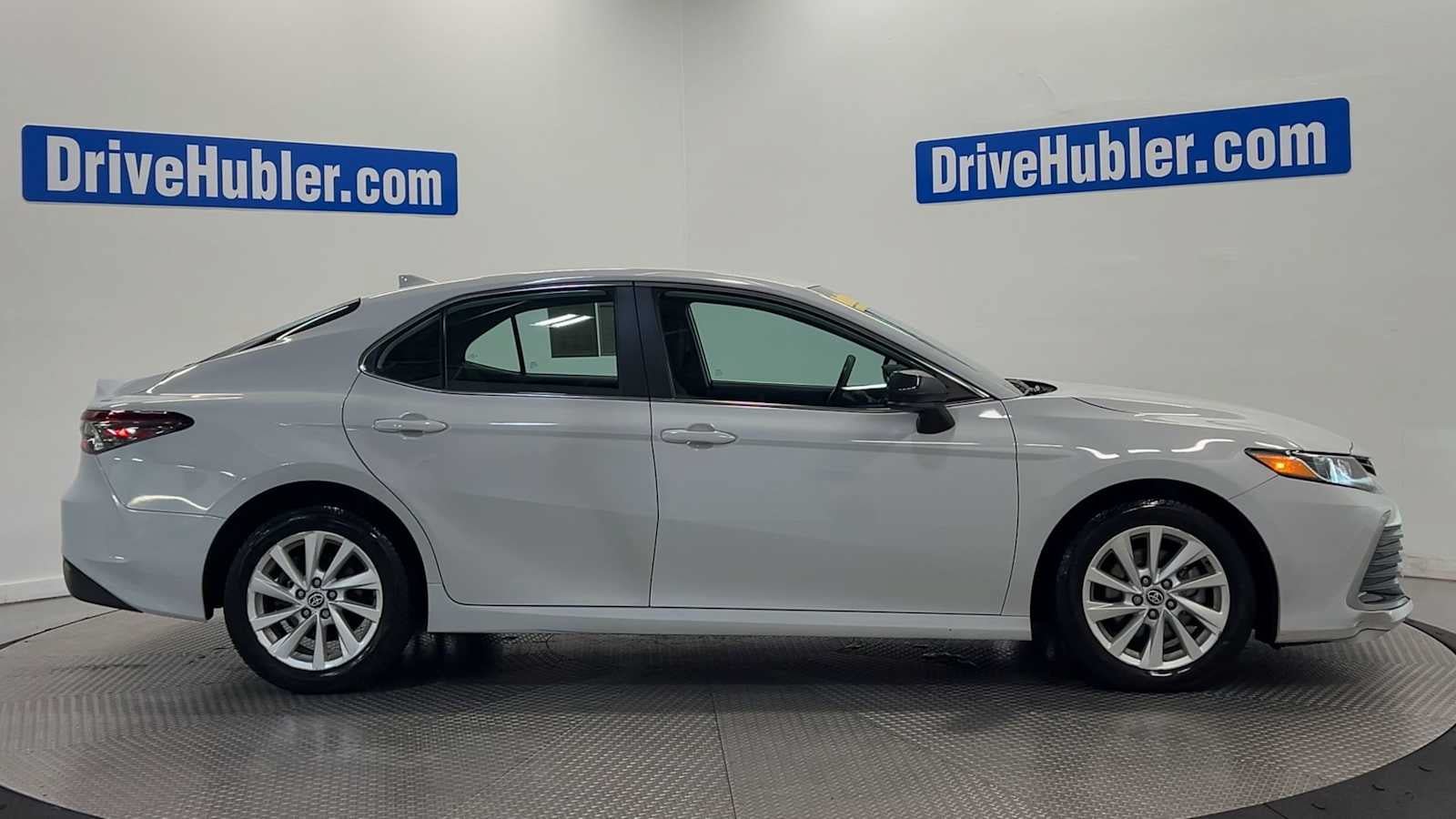 Used 2022 Toyota Camry LE w/ Carpet Mat Package (TMS) AWD/4WD image 9