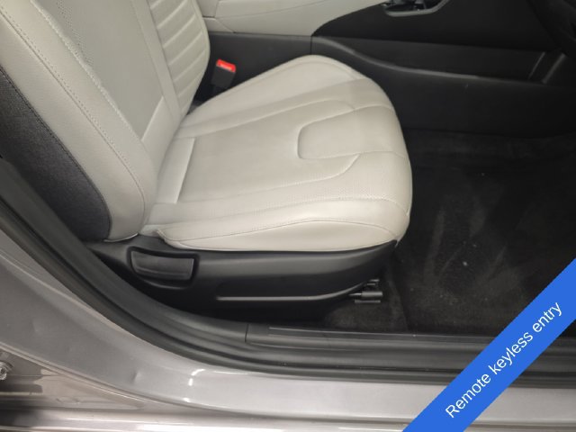 Used 2025 Hyundai Elantra Limited FWD image 10